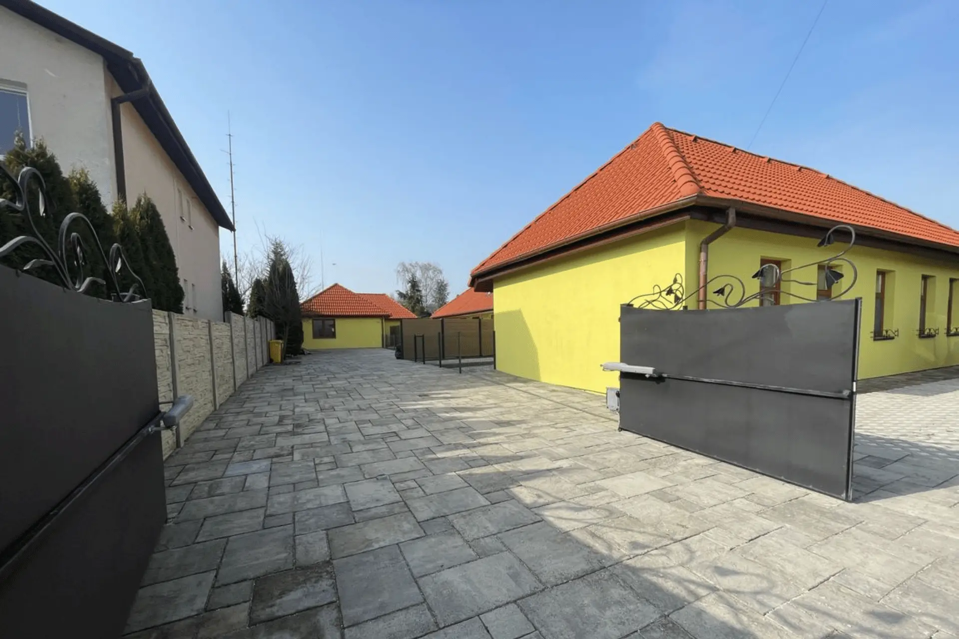 53 Dizajnovy byt s podkrovim - Zbehy